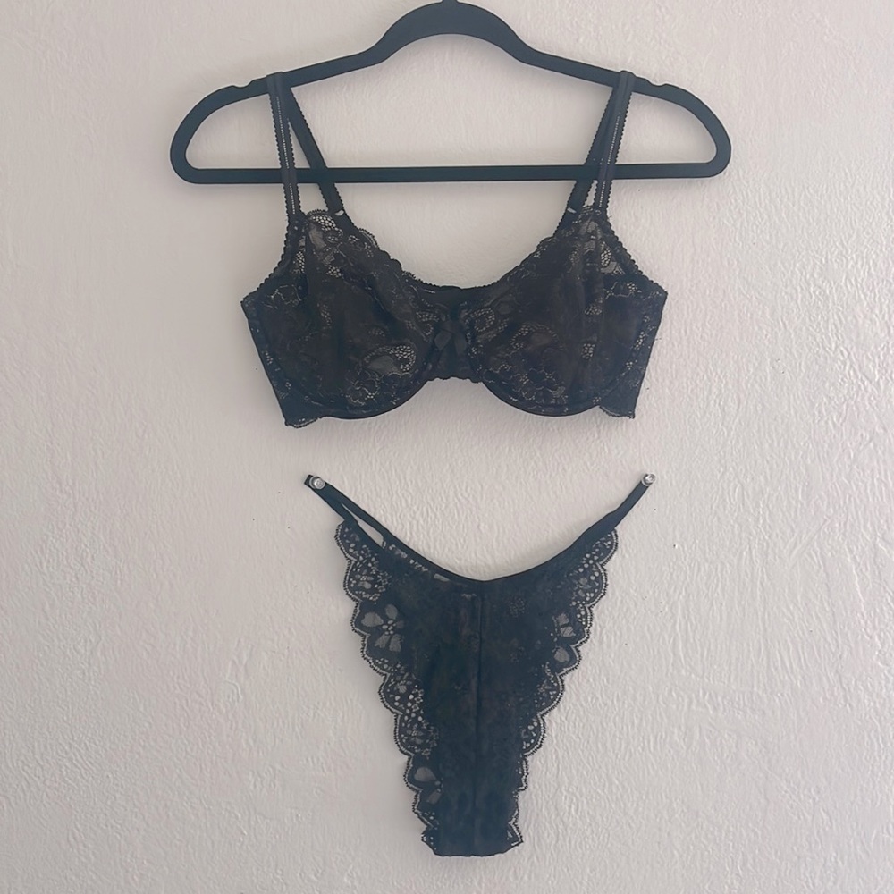 Victoria’s Secret Black Lace Bra and Panty Set; Bra 36D; Panty Medium